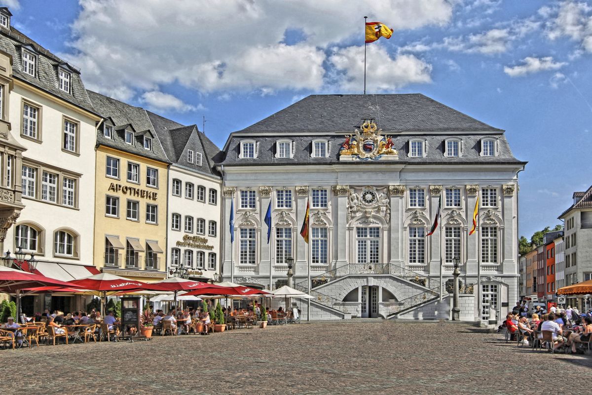 Das Alte Rathaus in Bonn - Wir bieten professionelle Steinreinigung für Bonn und Umgebung an!