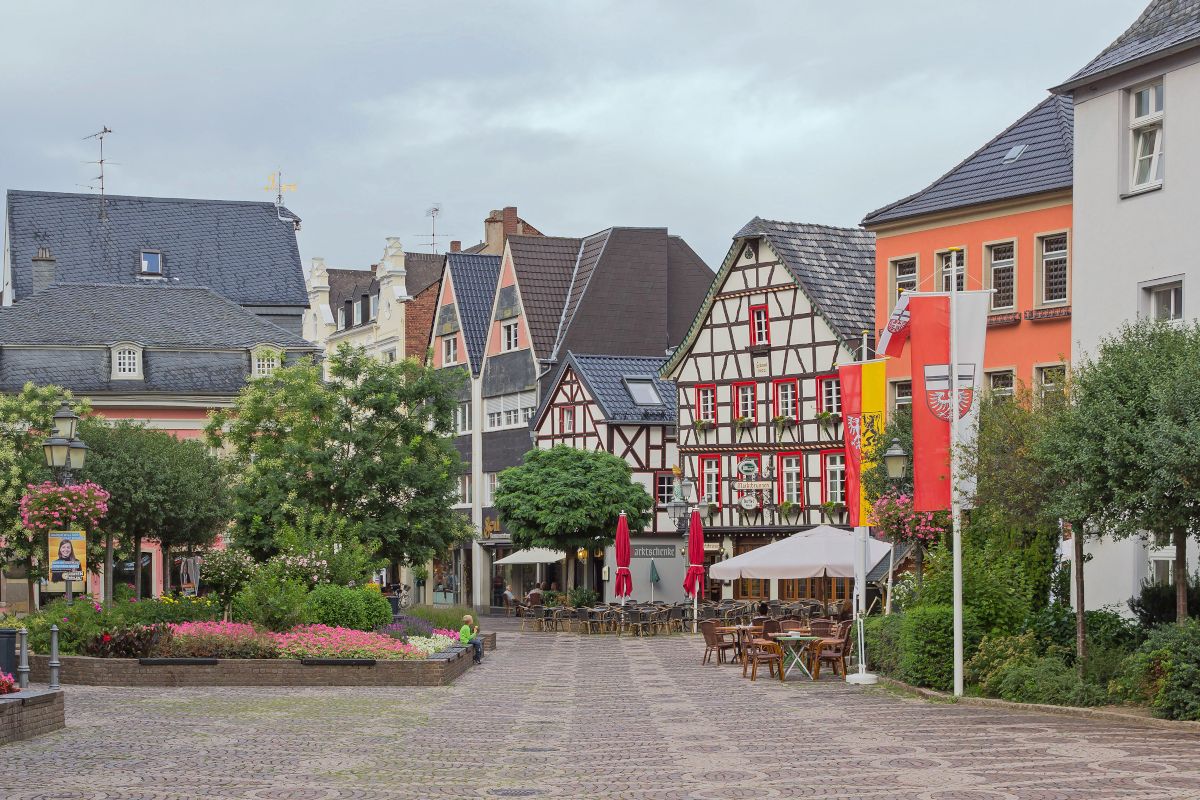 Der Marktplatz in Bad Neuenahr-Ahrweiler - Wir bieten professionelle Steinreinigung für Bad Neuenahr, Ahrweiler und Umgebung an!